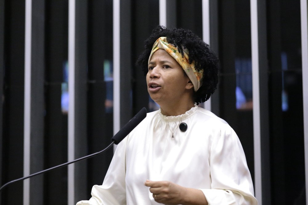 Sílvia Cristina cobra do Incra e da AGU suspensão de processos contra produtores