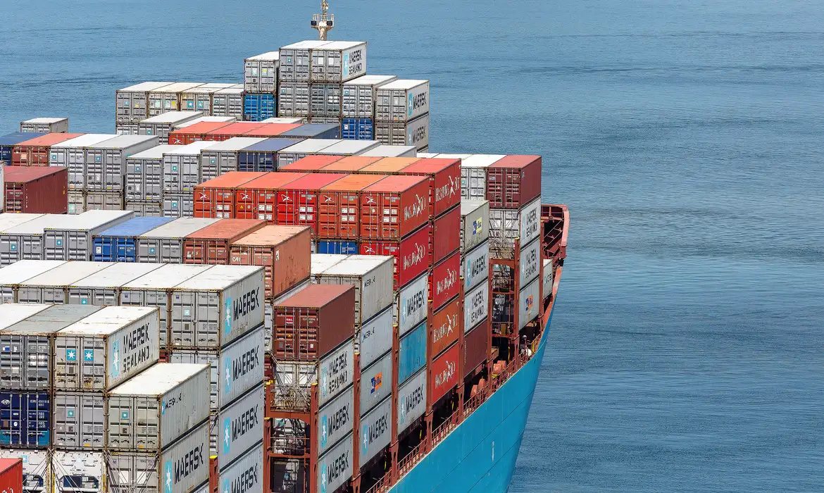 Exportações brasileiras batem recorde em outubro, apesar de tarifaço
