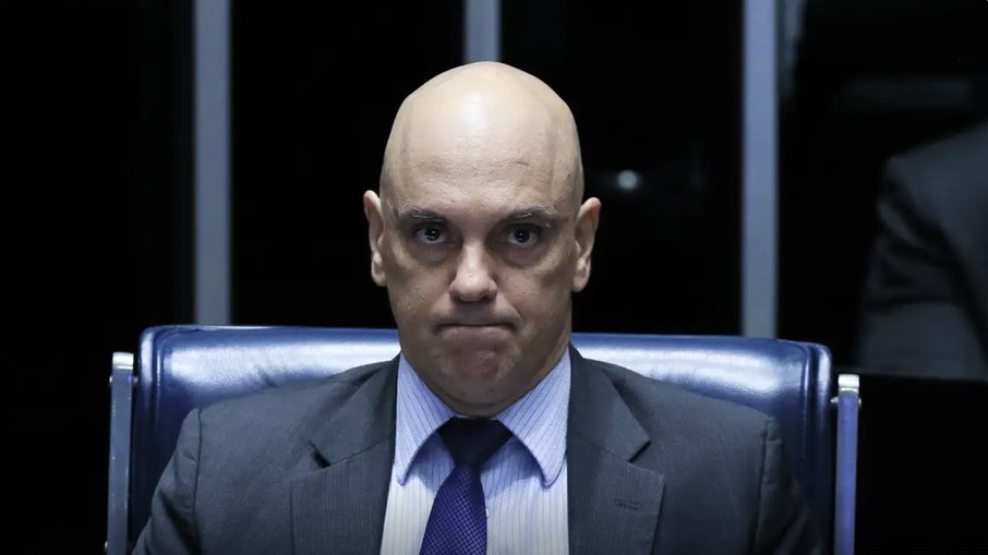 Moraes vota por manter condenação de Bolsonaro a 27 anos e complica ex-presidente
