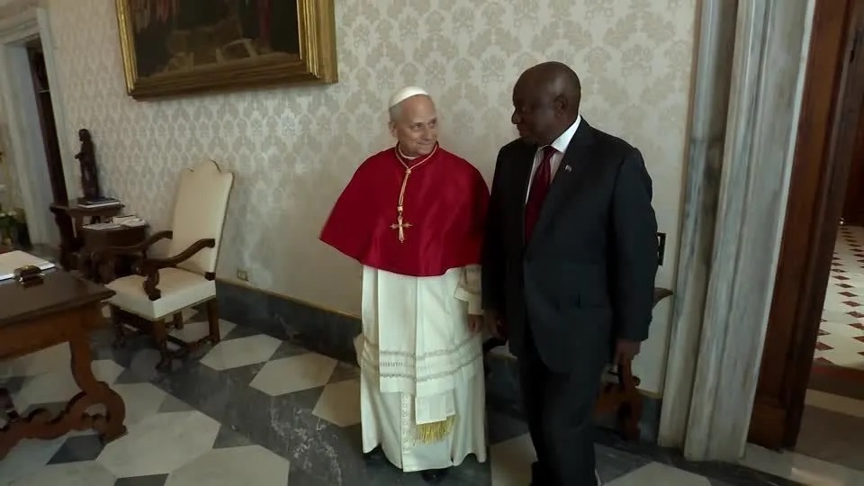 Papa Leão XIV se reúne com presidente da África do Sul Cyril Ramaphosa no Vaticano
