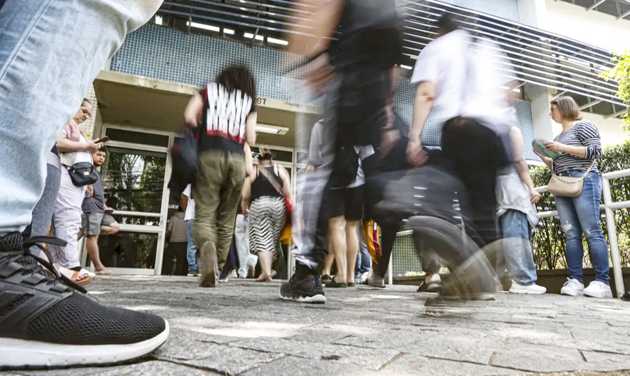 Enem 2025: 4,8 milhões participam do 1° dia de provas neste domingo