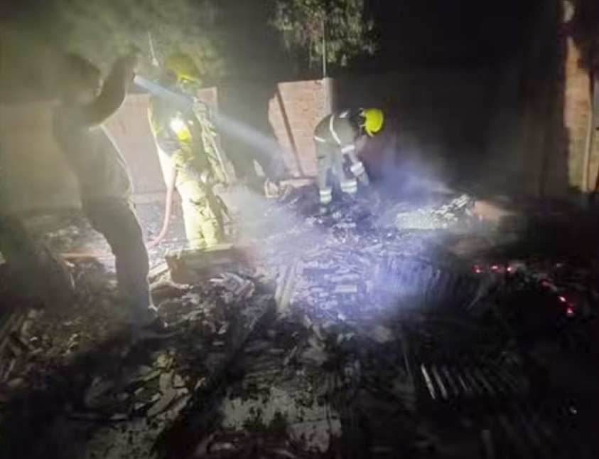 Duas crianças morrem em incêndio em casa; mãe não estava no local