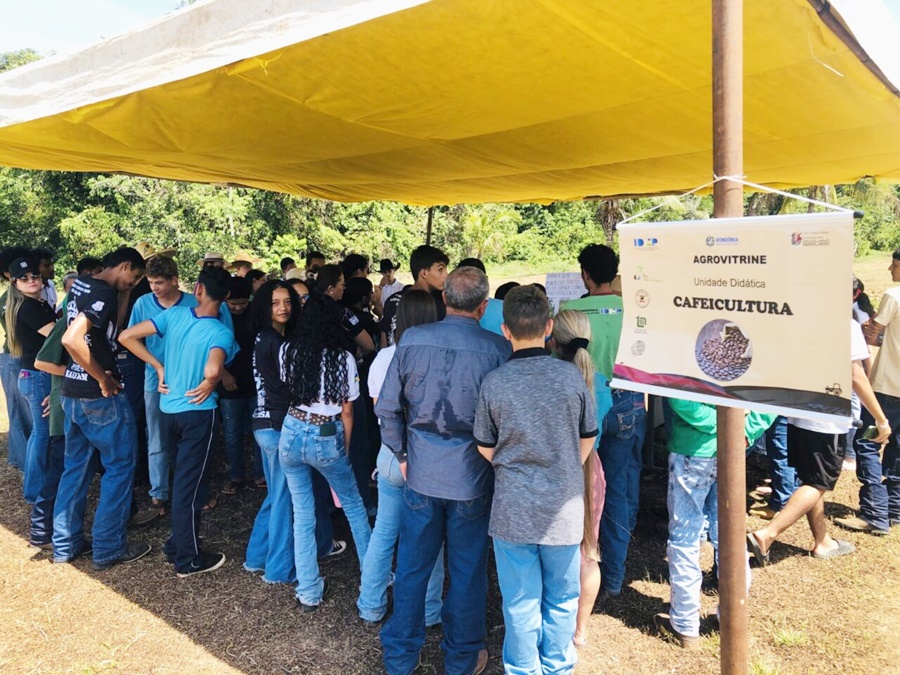 Estudantes de Curso Técnico em Agronegócio apresentam produto feito com café, em Pimenta Bueno