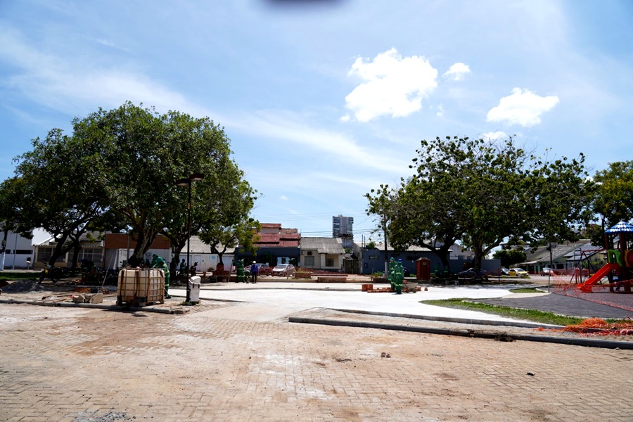 Praça Aluízio Ferreira recebe melhorias e novo espaço dedicado às crianças
