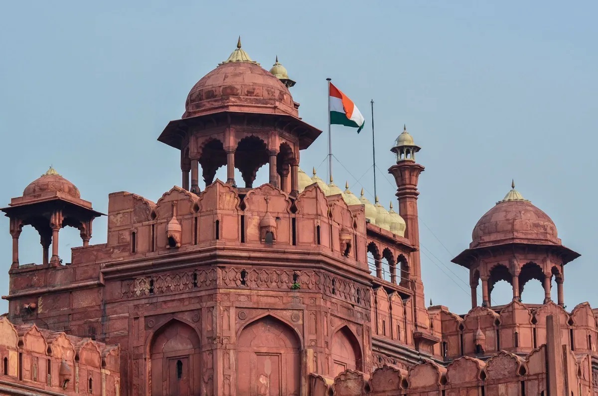Explosão em Nova Délhi deixa oito mortos perto de ponto turístico na capital da Índia
