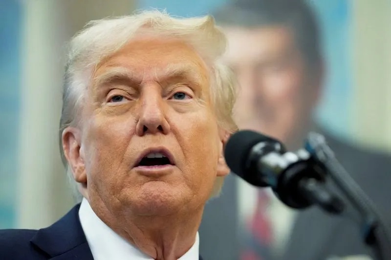 Donald Trump ameaça processo de US$ 1 bilhão contra BBC por edição de discurso
