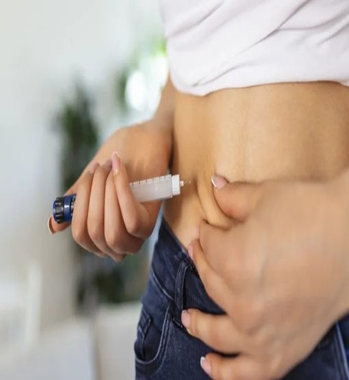 Operação mira venda ilegal de Mounjaro, Ozempic e substância proibida na Capital