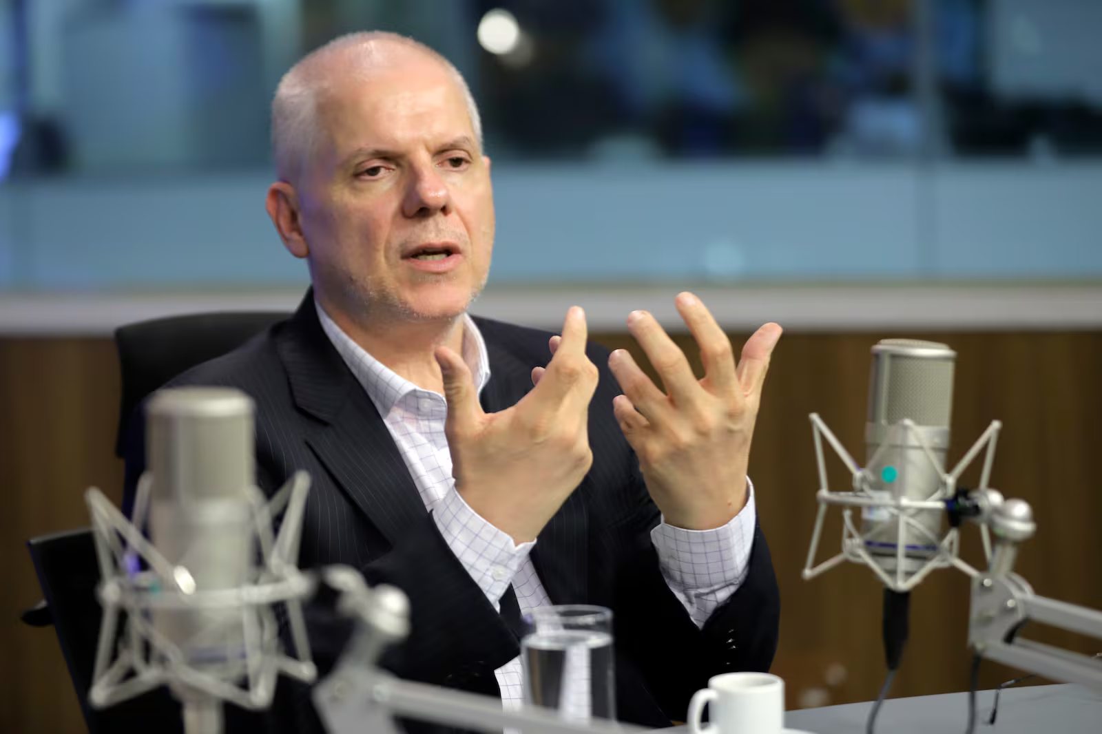 Ex-presidente do INSS é preso em operação sobre descontos indevidos
