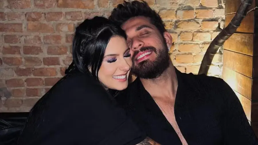 Namorando Zé Felipe, Ana Castela liga para o ex-namorado Gustavo Mioto: "Até chorou"
