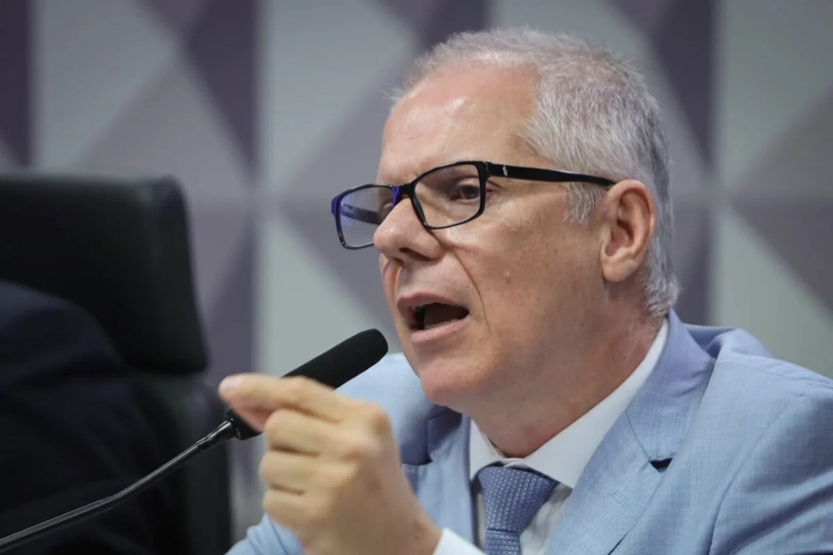 Ex-presidente do INSS preso permitiu R$ 2 bilhões em descontos após revelação da farra
