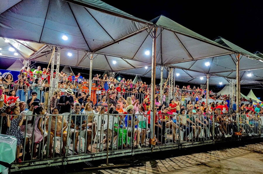 Flor do Campo e Malhadinho encantam público em Guajará-Mirim, durante Festival Duelo na Fronteira
