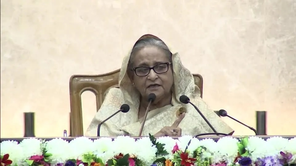 Saiba quem é Sheikh Hasina, ex-primeira-ministra condenada à morte em Bangladesh

