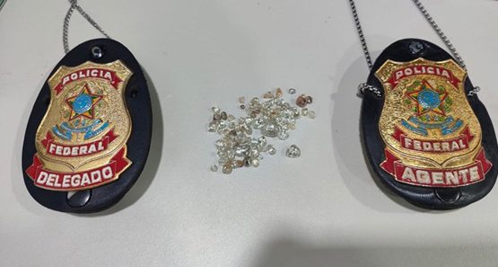 PF intercepta venda clandestina de diamantes e prende quatro pessoas em flagrante
