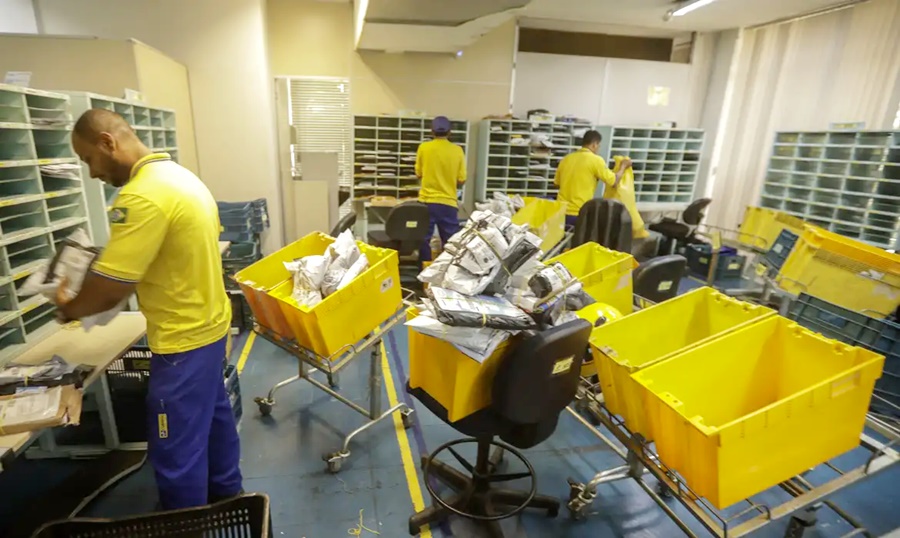 Correios aprovam demissão voluntária e fechamento de agências