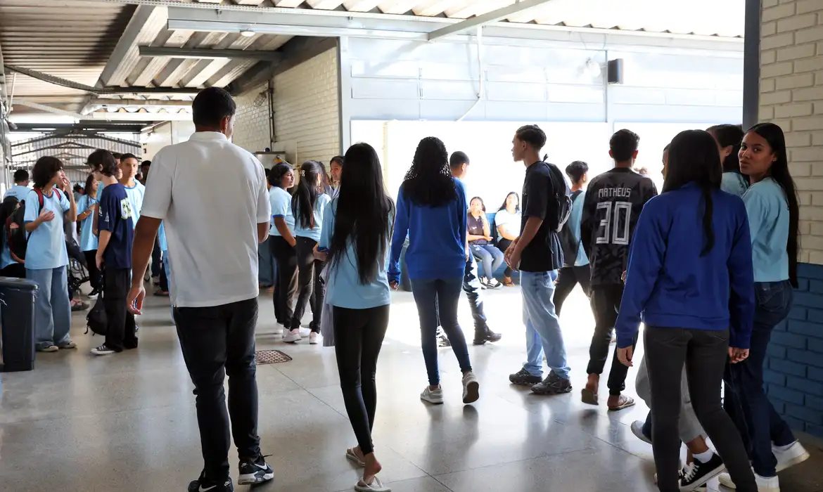 Pagamento da 9ª parcela do Pé-de-Meia começa nesta segunda, 24