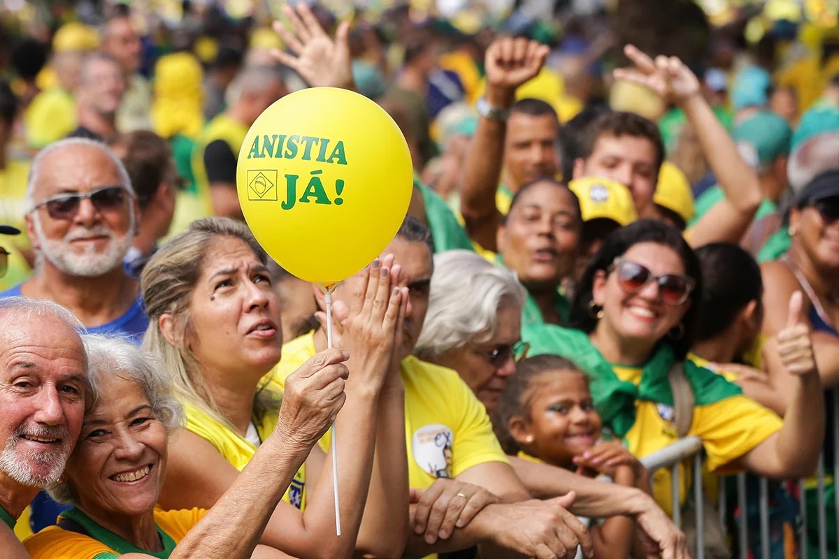 Com Bolsonaro preso, oposição busca estratégia para viabilizar avanço da pauta da anistia
