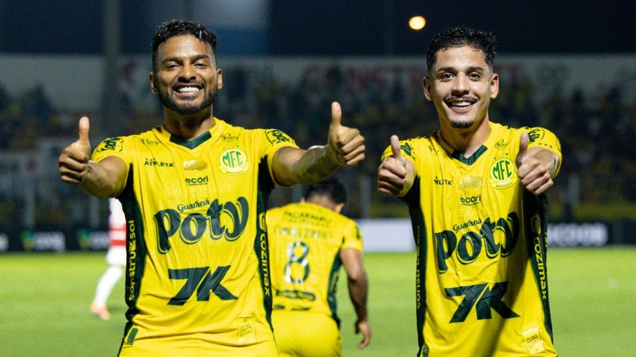 Reinaldo marca, Mirassol vence e fica perto de fazer história
