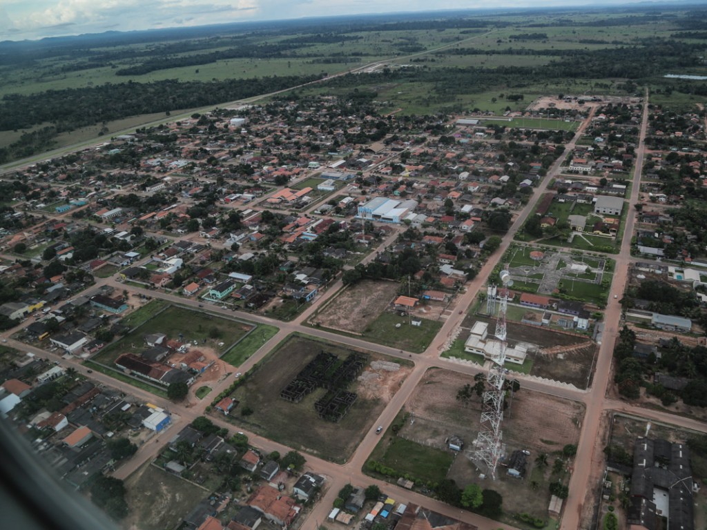 Deputada Gislaine Lebrinha apresenta indicação de construção de nova escola 
