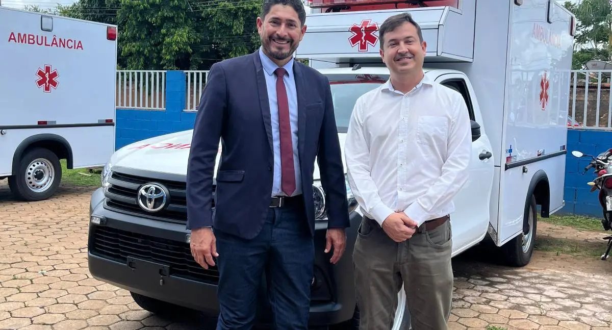 Chegada de ambulância reforça a saúde de Vista Alegre graças à emenda do vereador Márcio Pacele
