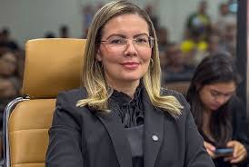 Sofia Andrade cobra plano de contingência após rescisão da coleta de lixo
