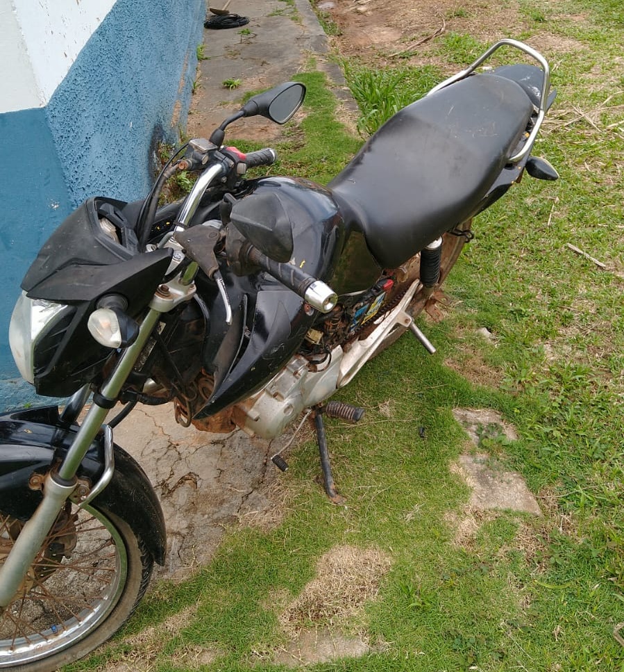 Polícia recupera motocicleta furtada escondida em área de matagal em Urupá