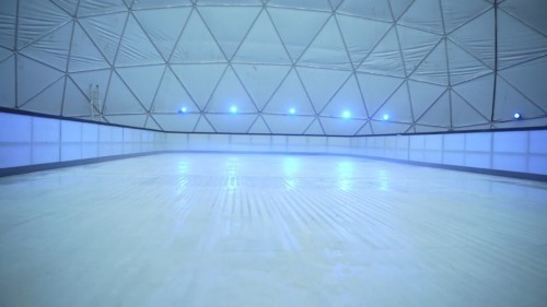 Porto Velho abre patinação no gelo gratuita neste sábado na Vila Natalina