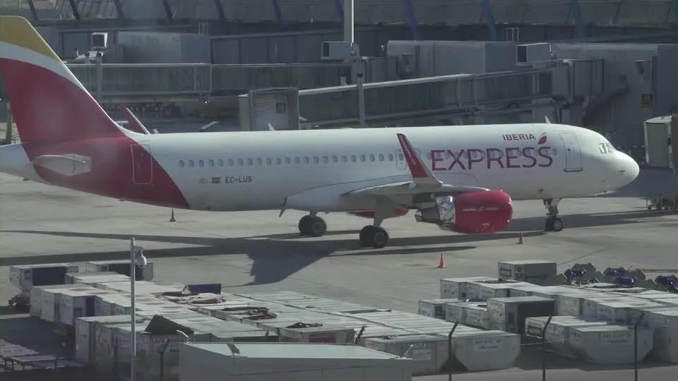 Trump diz que companhias devem considerar fechado espaço aéreo da Venezuela
