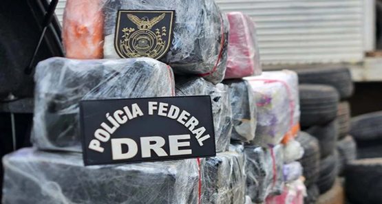 Caminhoneiro é flagrado pela Polícia Federal com 110 kg de drogas na BR-364