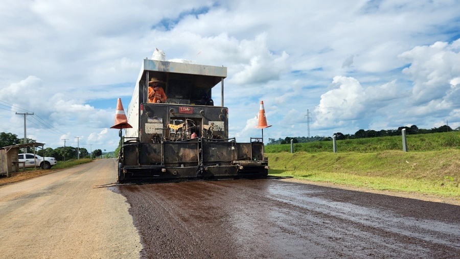 Obra de microrrevestimento garante mais segurança e durabilidade na RO-133
