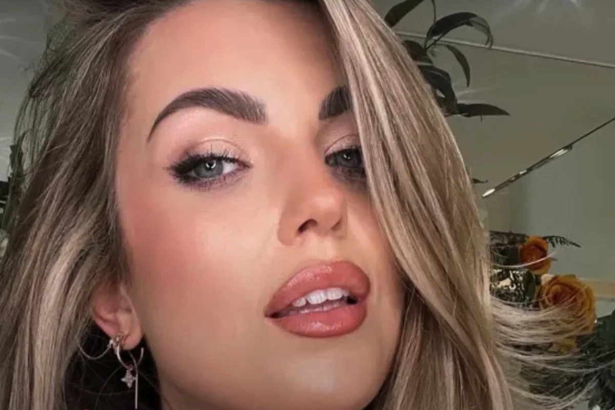 Influenciadora de 31 anos é achada morta em floresta após ver “figura assustadora”
