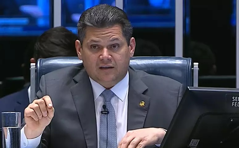 Alcolumbre reage a liminar de Gilmar sobre impeachment de ministros do STF