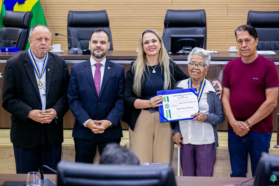 Cláudia de Jesus entrega Votos de Louvor à arquidiocese e organismos da igreja católica