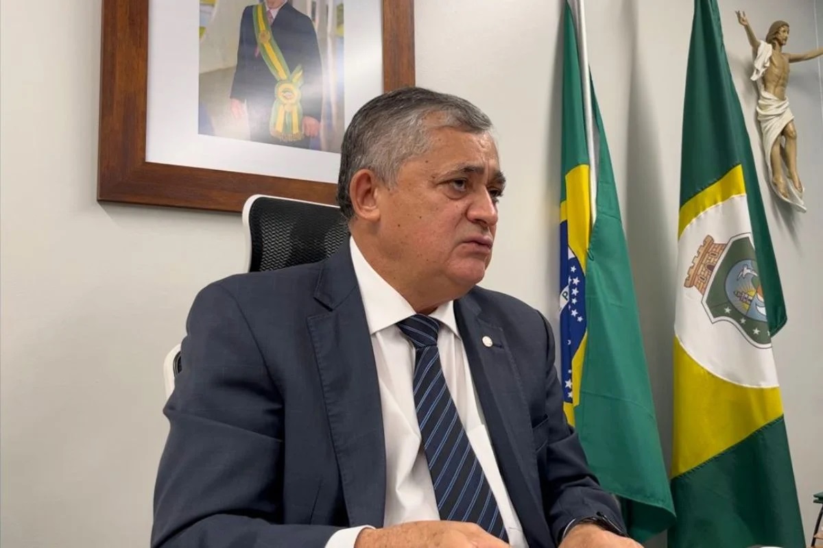 Líder de Lula reage a candidatura de Flávio para presidente em 2026: "Pronto para derrotá-lo"
