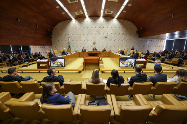 STF começa a julgar indenização a servidores por uso de carro próprio
