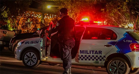 Homem sofre múltiplos disparos na zona leste é socorrido mas morre