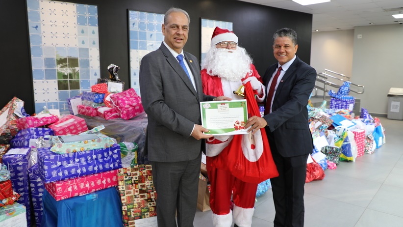 TJRO entrega quase 800 presentes arrecadados para a Campanha Papai Noel dos Correios
