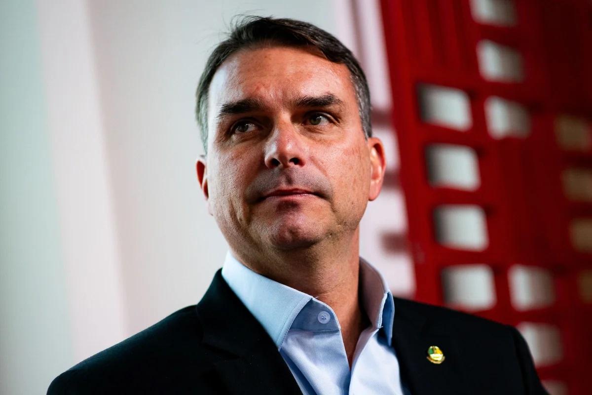 Candidatura é irreversível, não vamos voltar atrás, diz Flávio Bolsonaro sobre 2026
