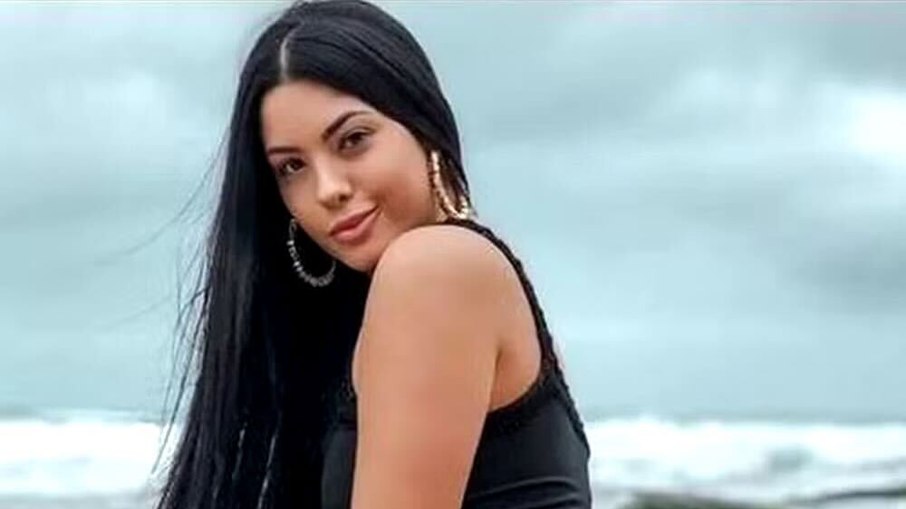 Rayane Figliuzzi desabafa após desligamento de escola de samba por caso de raciscmo
