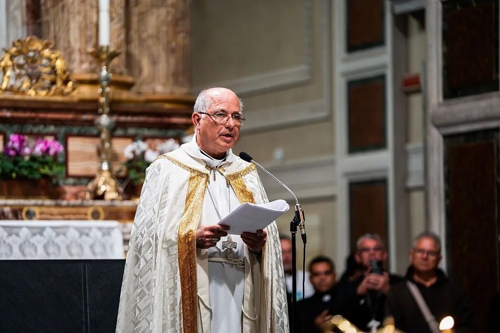 Cardeal venezuelano é impedido de sair do país após apreensão de passaporte pela ditadura
