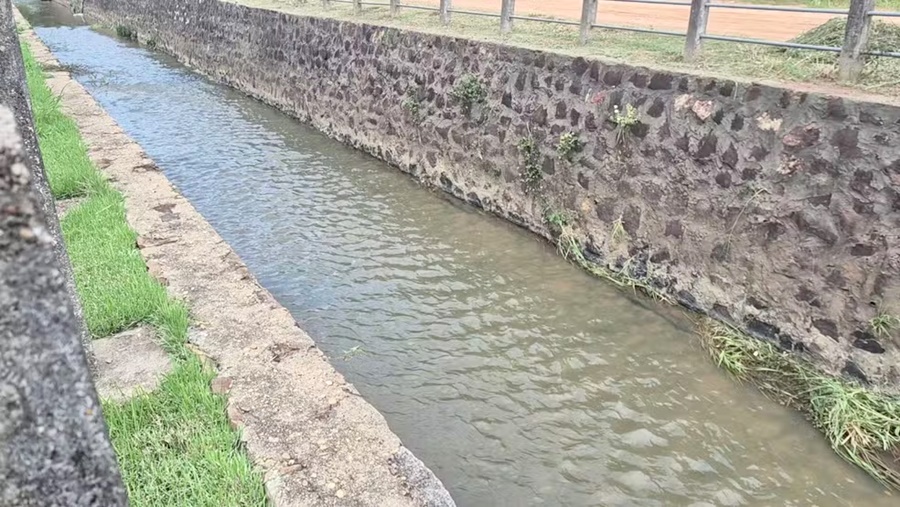 Mulher é resgatada após ser agredida e jogada em canal pelo marido em RO