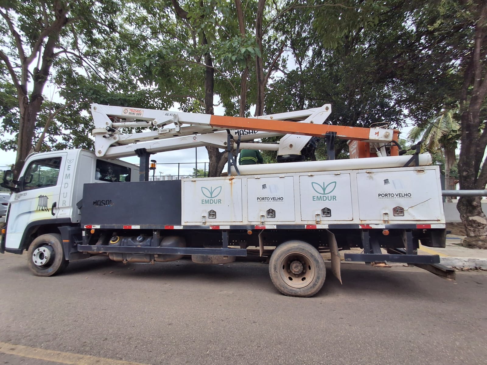 Nova Esperança recebe iluminação após solicitação de Dr. Júnior Queiroz