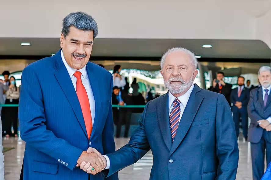 Lula faz ligação secreta para o ditador Nicolás Maduro após ação dos EUA no Caribe
