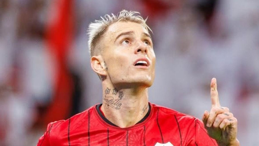 Cogitado por Grêmio e Flamengo, Roger Guedes tem futuro definido
