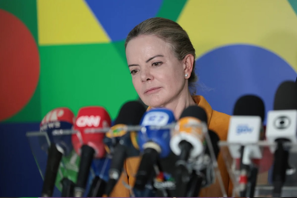 Recuo de sanções dos EUA contra Moraes é “grande vitória” de Lula, diz Gleisi Hoffmann