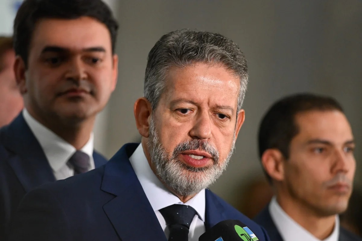 Lira está furioso com operação da PF e vê retaliação do Supremo contra deputados