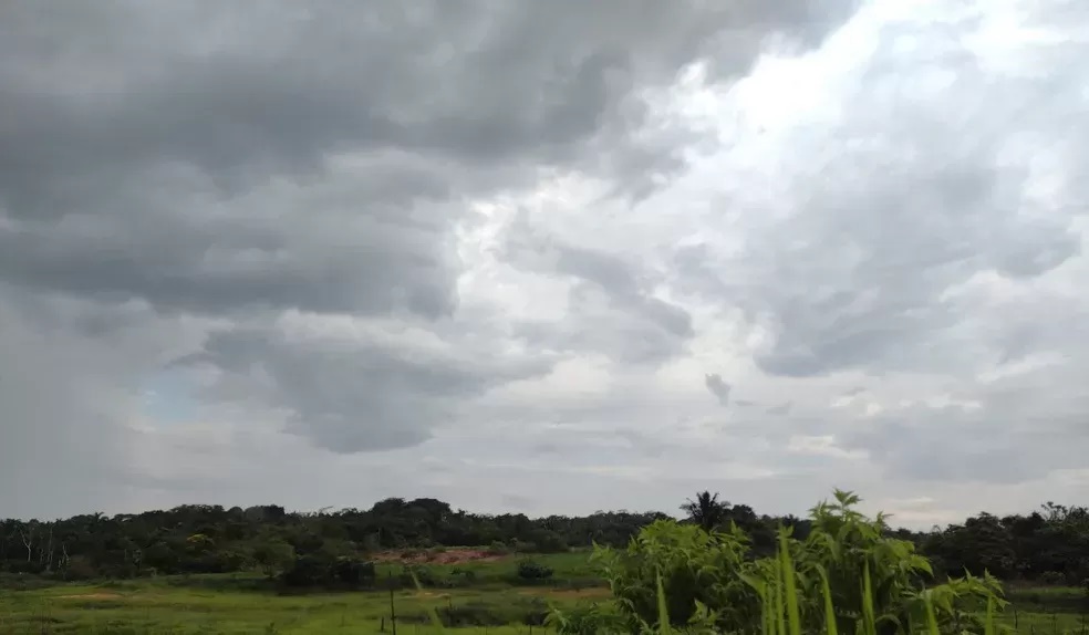 Tempo segue instável com céu encoberto e chance de chuva em Rondônia neste sábado