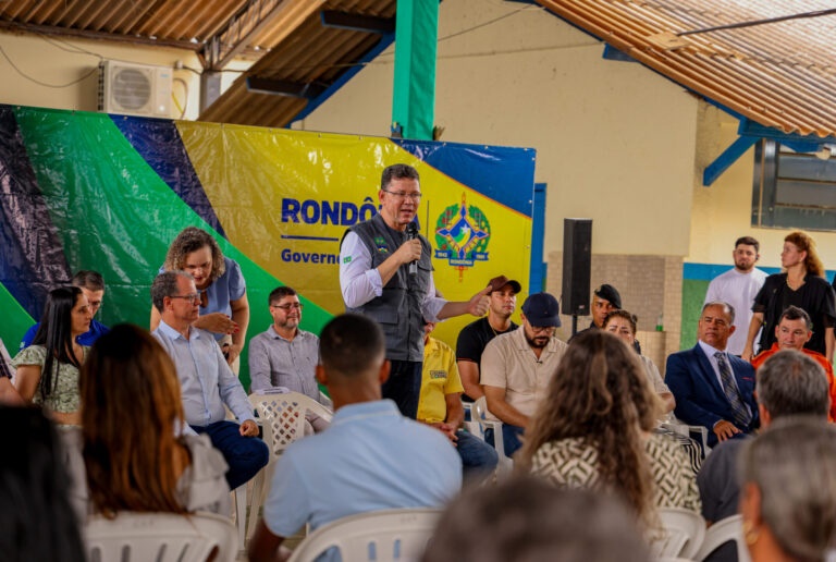 Entrega de equipamentos e anúncio de investimentos são realizados pelo governo em Colorado do Oeste