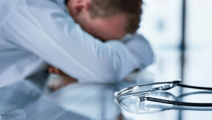 TRT-15 mantém justa causa de trabalhador que agrediu médico da empresa