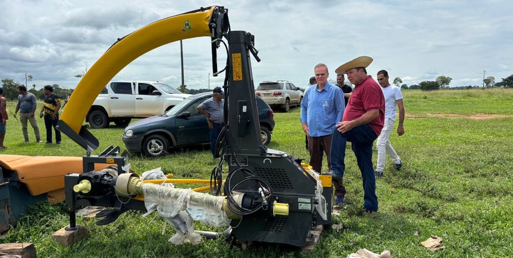 Deputado Alan Queiroz destina ensiladeira de R$ 119 mil para Associação Apruth
