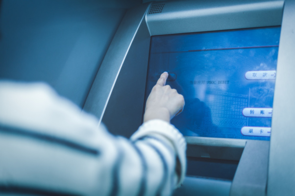 Banco não é responsável por fraude quando vítima passa dados para golpistas, afirma STJ
